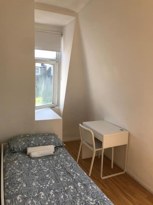 Single Bedrooms With Wifi And Underbed 10 伦敦 外观 照片